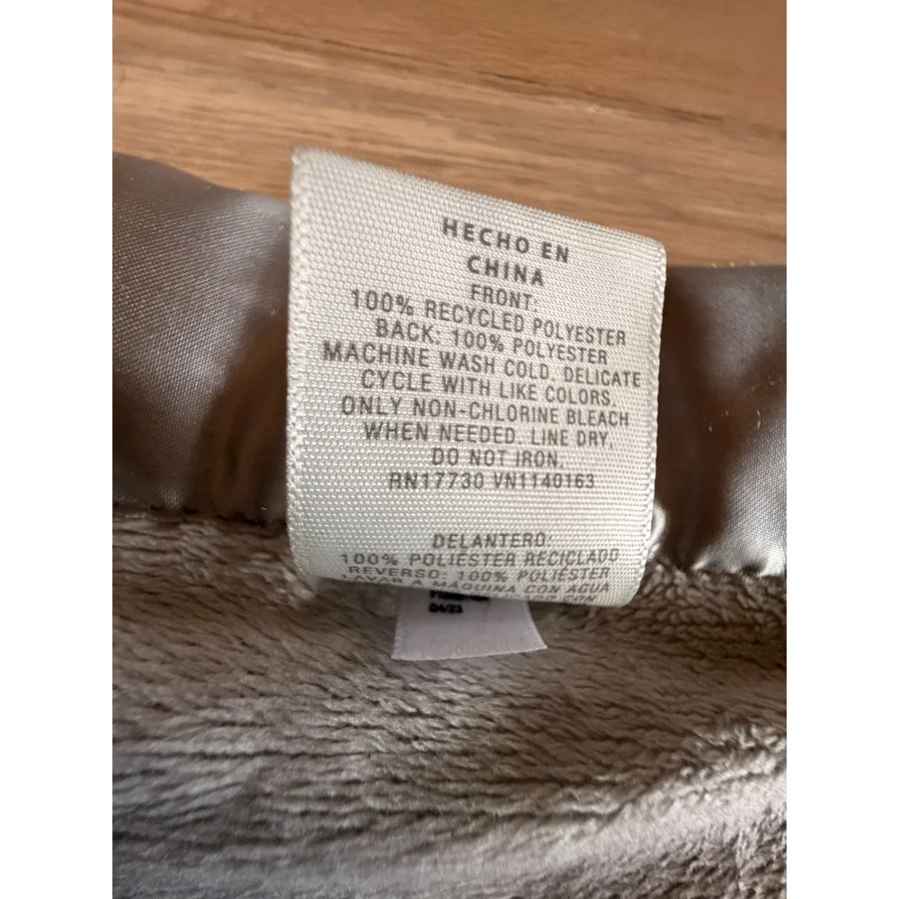 CLOUD ISLAND Baby Blanket Gray Plush Faux Fur Satin Trim Border Stroller 39
